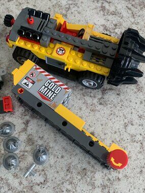 Lego City The Mine 4204 - incomplete set retired